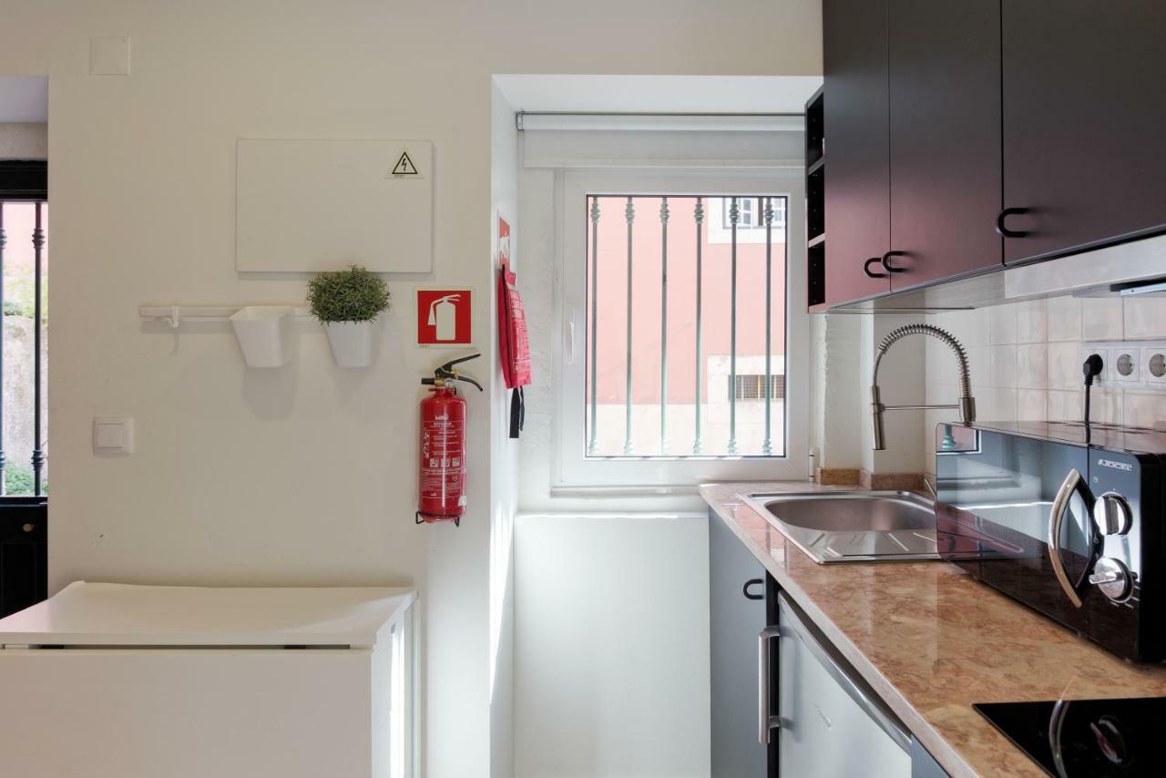 Typical And Brand New T.m. Flat Apartment Lissabon